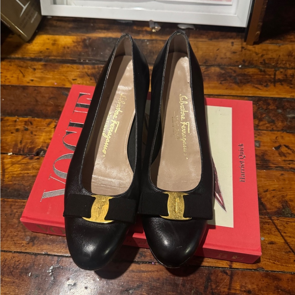 Salvatore Ferragamo Black Leather Pumps pre loved